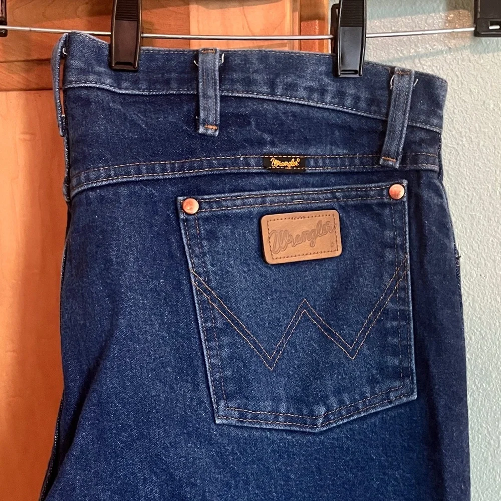 Wrangler Jeans Mid Weight   Great Used Condition Mens Size 42 x 30